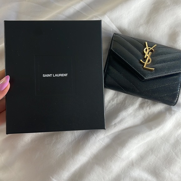 YSL SAINT LAURENT CASSANDRE MATELASSÉ COMPACT TRI FOLD WALLET QUILTED LAMBSKIN - Picture 15 of 16